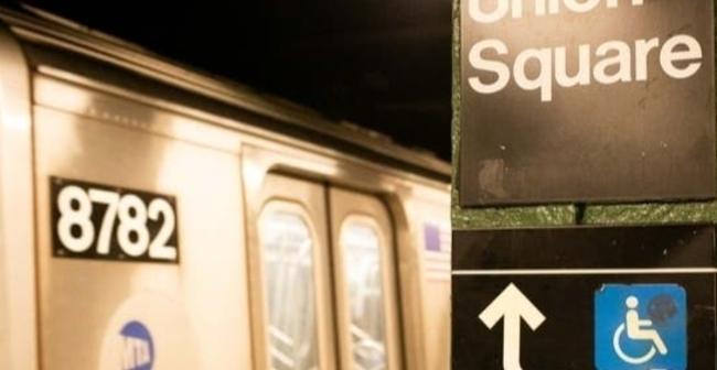 紐約29歲現役警 休假時「後腦被捅」癱倒地鐵站