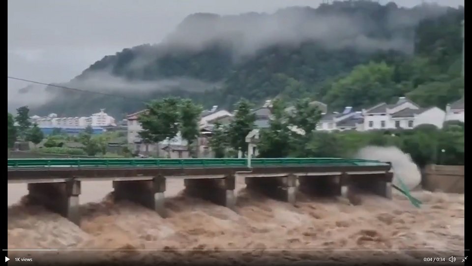 長江汛期未到 宜昌洪水發威 大橋被沖毀
