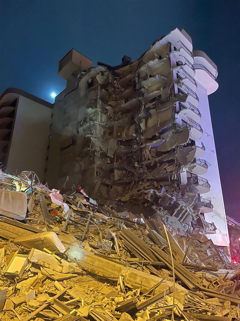 美邁阿密12層樓大廈倒塌！3死99人失聯 瞬間影片曝光