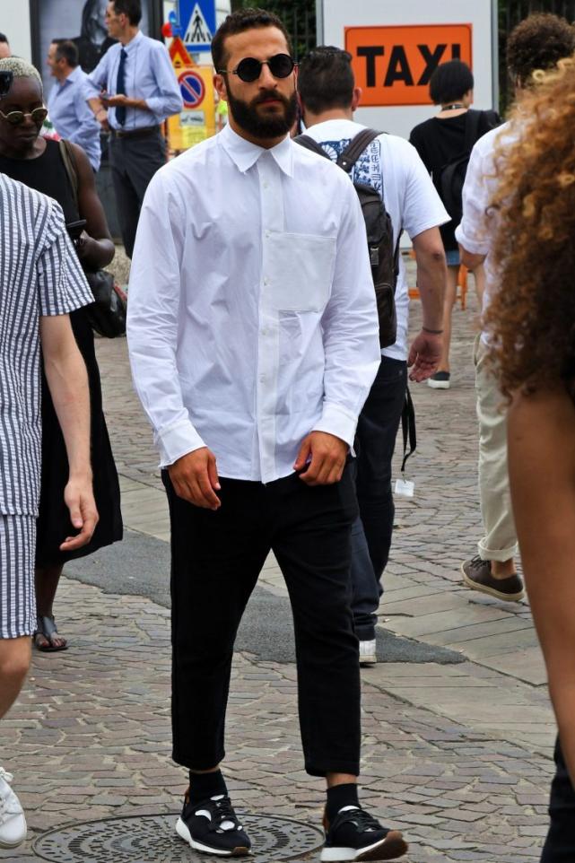 男人衣品好不好，看他怎麼穿這3款白色單品，時裝精喜歡這些造型