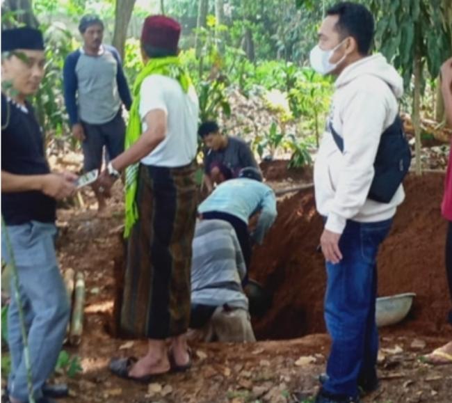 不信妻子確診亡！印尼男挖出下葬5天屍體 全村毀了