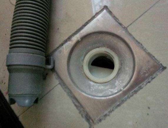 陽台洗衣機別再把排水管直插地漏了，當初不懂，入住後才知有多坑