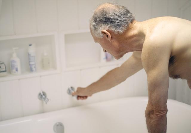 為何歲數大的人身上有老人味？建議：過六十歲後，有幾件事要少做