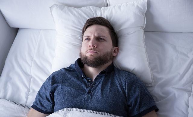 男性睡覺前，在肚臍中滴「風油精」，身體會收穫哪些好處？