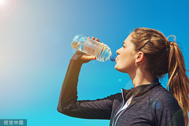 減肥期間，多喝水好還是少喝水好？想喝也得注意2點