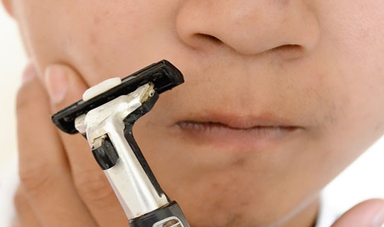 再三提醒：男性刮鬍子最好避開三個時間，大多數男性都做錯了