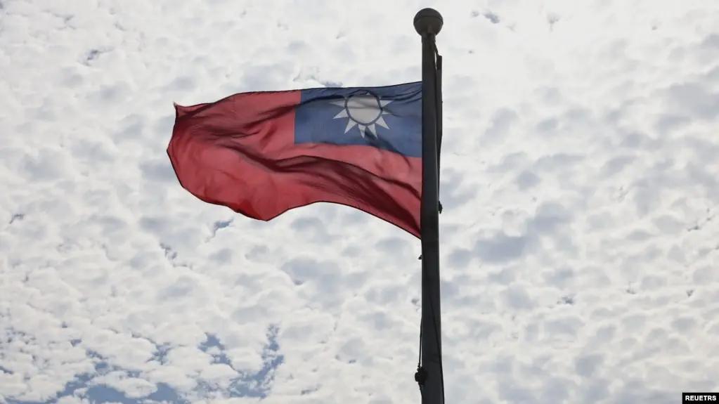 台湾桃园飘扬的台湾旗帜。（2021年6月30日）