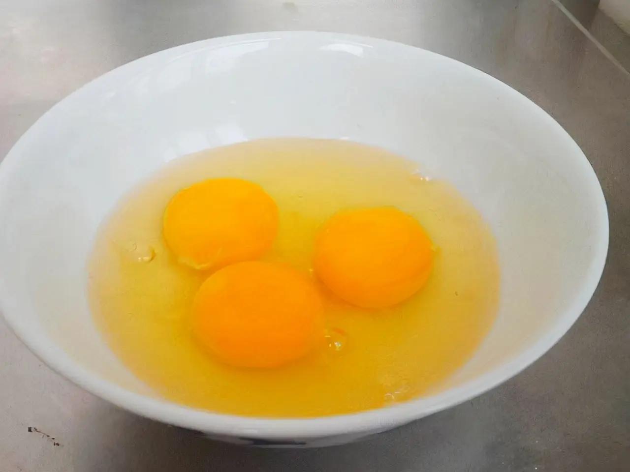 炒鸡蛋怎样做滑嫩不油腻？20年大厨教你3个诀窍，看完明白了(组图)