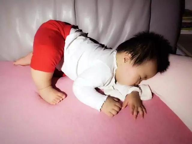 宝宝睡觉时如果用这些睡姿，说明身体素质好，宝妈可以少操心(图集)