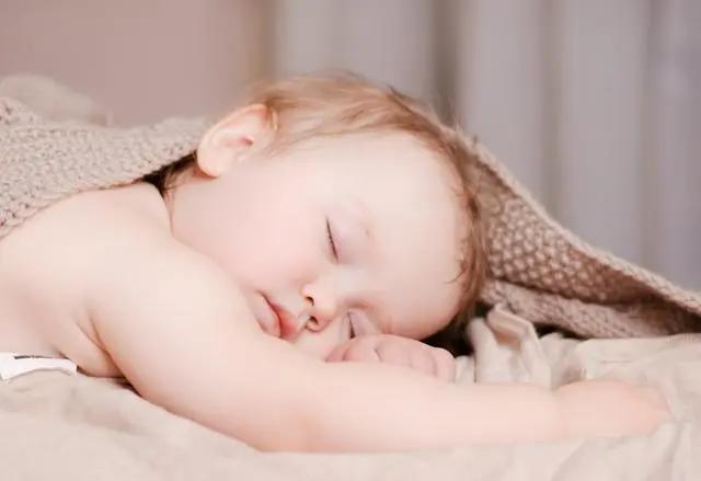 宝宝睡觉时如果用这些睡姿，说明身体素质好，宝妈可以少操心(图集)
