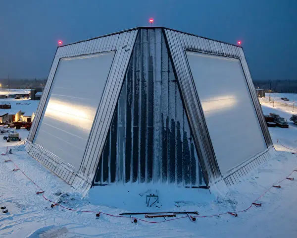 12月6日，美国导弹防御局在阿拉斯加的远程识别雷达正式部署。（美国印太司令部）