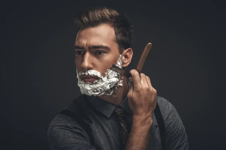 男性刮胡子的频率与寿命挂钩？提醒：这2个时间段不建议刮胡子