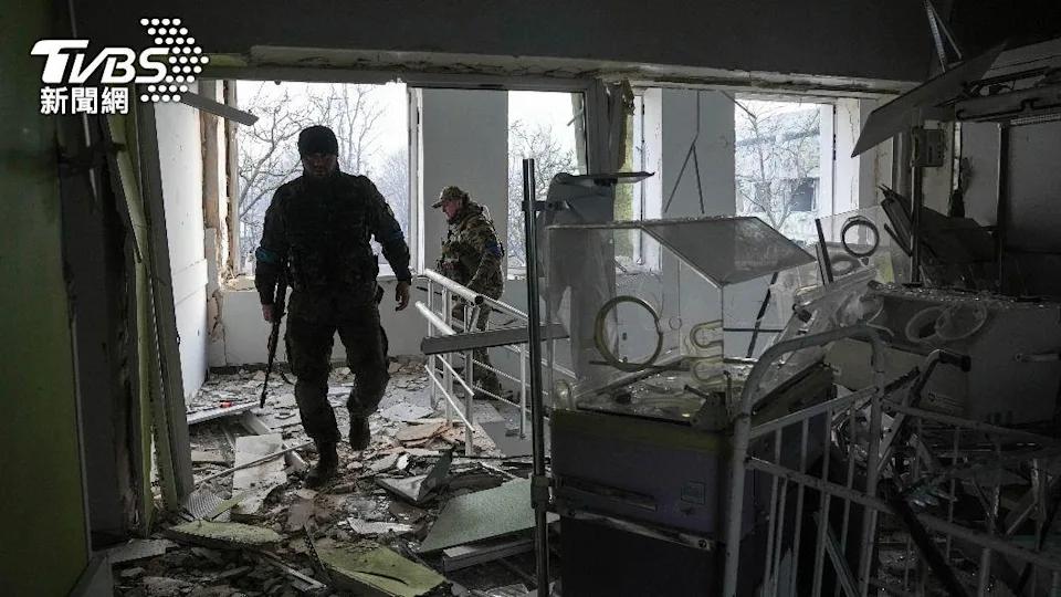 俄軍周三炸毀婦幼醫院，造成3死、17受傷。（圖／達志影像美聯社）