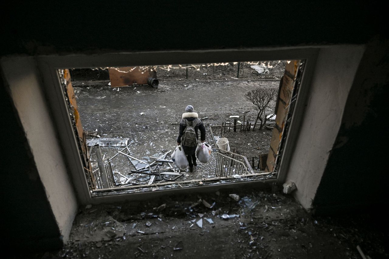 乌克兰议员披露战火下的惨绝人寰事件，许多年长妇女遭到俄罗斯军人侵犯。图为17日基...