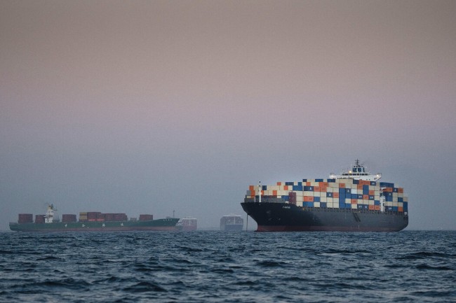 全球供應鏈崩潰之中，一個貨櫃的漂泊旅程