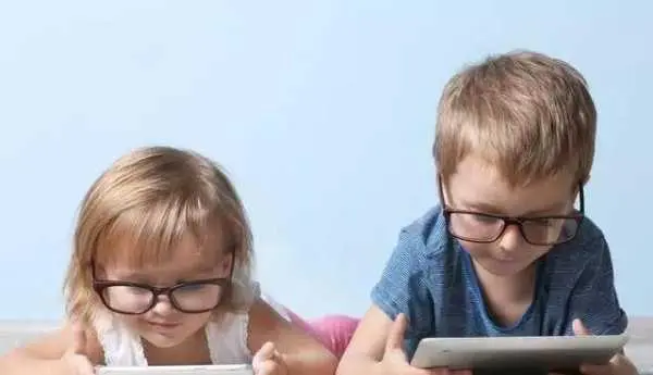 3歲以下幼兒可不可以接觸電子螢幕？父母必須知道這些！