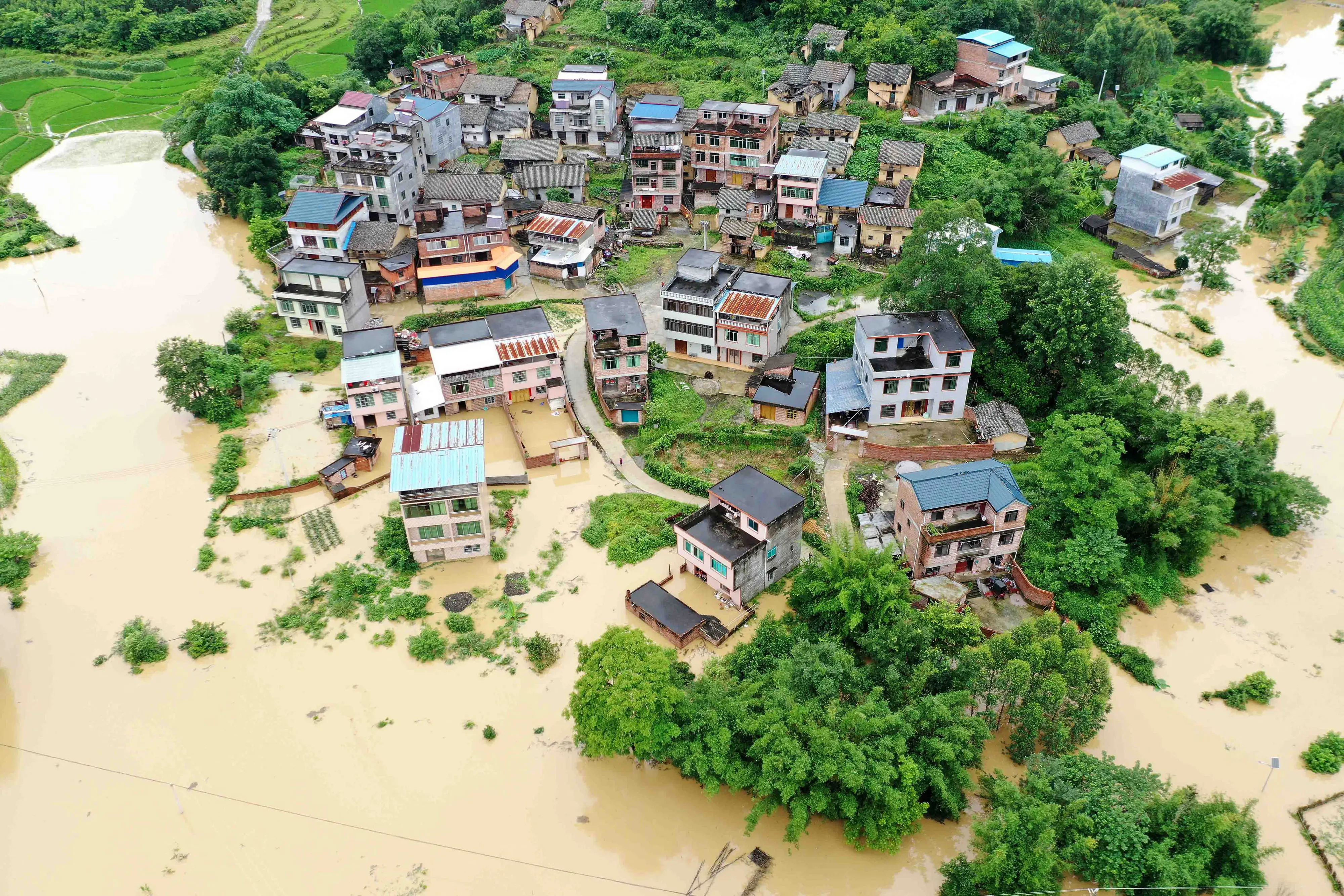 中国南方豪雨近180万人受灾 已知9死5失踪 | 广西 | 暴雨 | 水灾 | 新唐人中文电视台在线