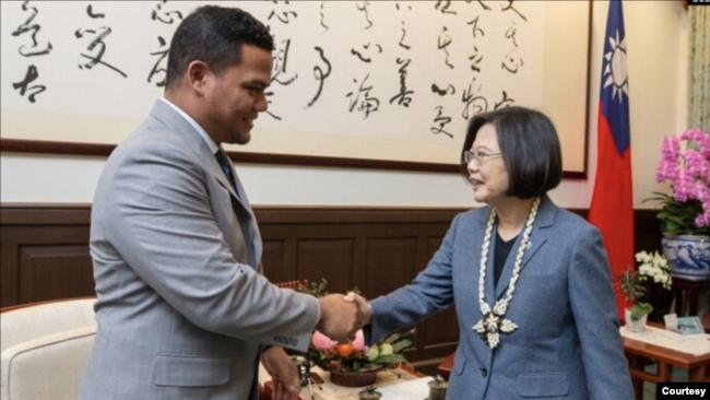 台灣總統蔡英文2019年11月20日會見到訪的圖瓦盧外長科菲。（台灣總統府照片）