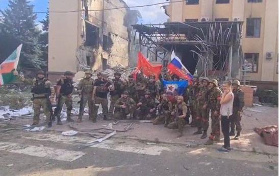 驚傳這座烏東大城淪陷，車臣部隊慶祝照曝光