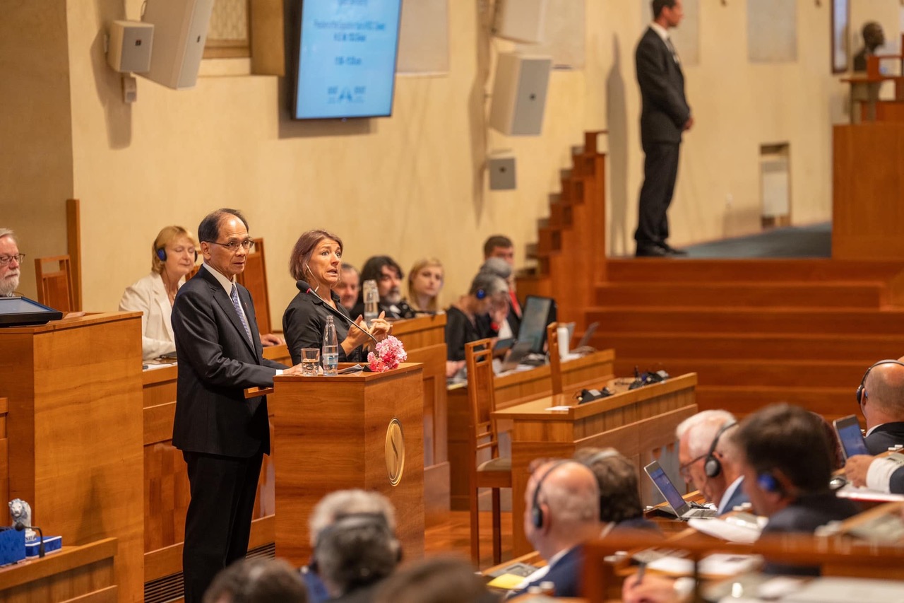 台湾立法院长游锡堃率团出访捷克，受邀在捷克参议院演讲，创下台湾国会议长在欧洲国家国会殿堂发表演说的首例。（游锡堃脸书）