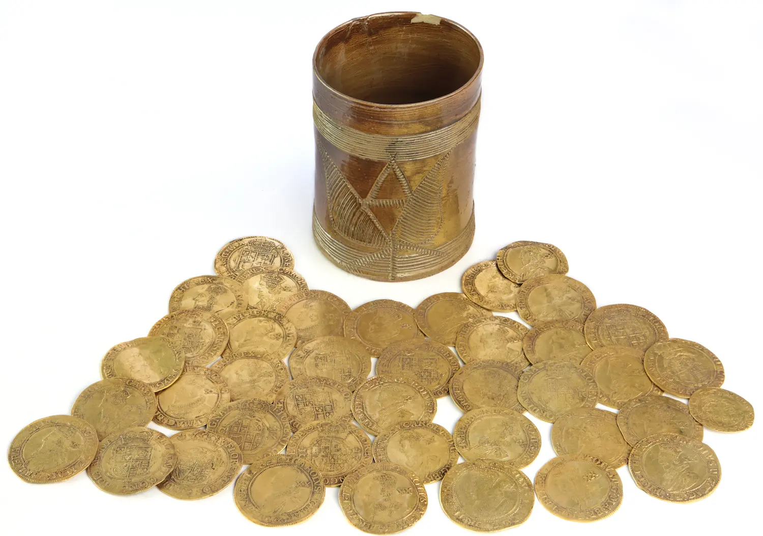 英夫妇厨房地下挖出大批稀有金币 估价25万