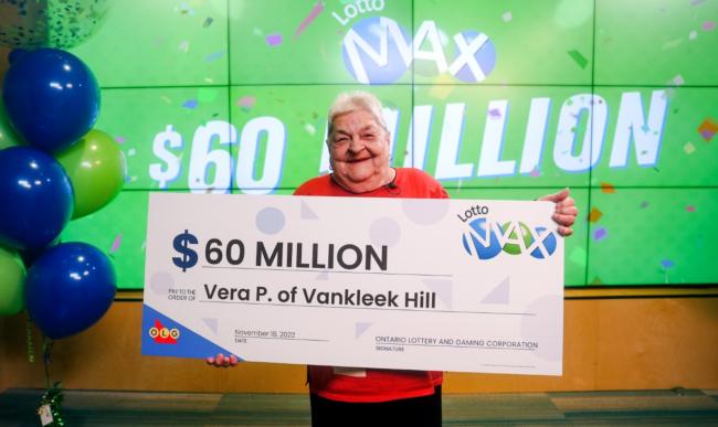 幸運:83歲老人贏6000萬大獎,她曾救了妹妹一命