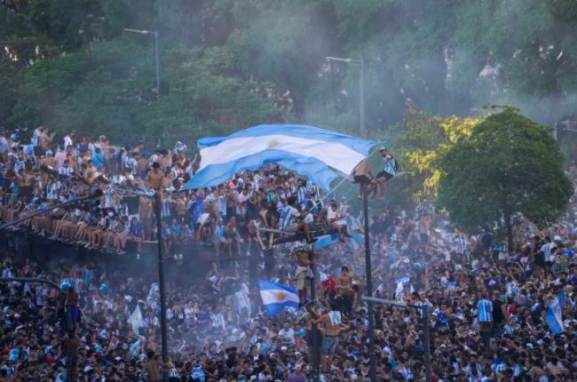 夺冠后，阿根廷首都现惊人一幕…