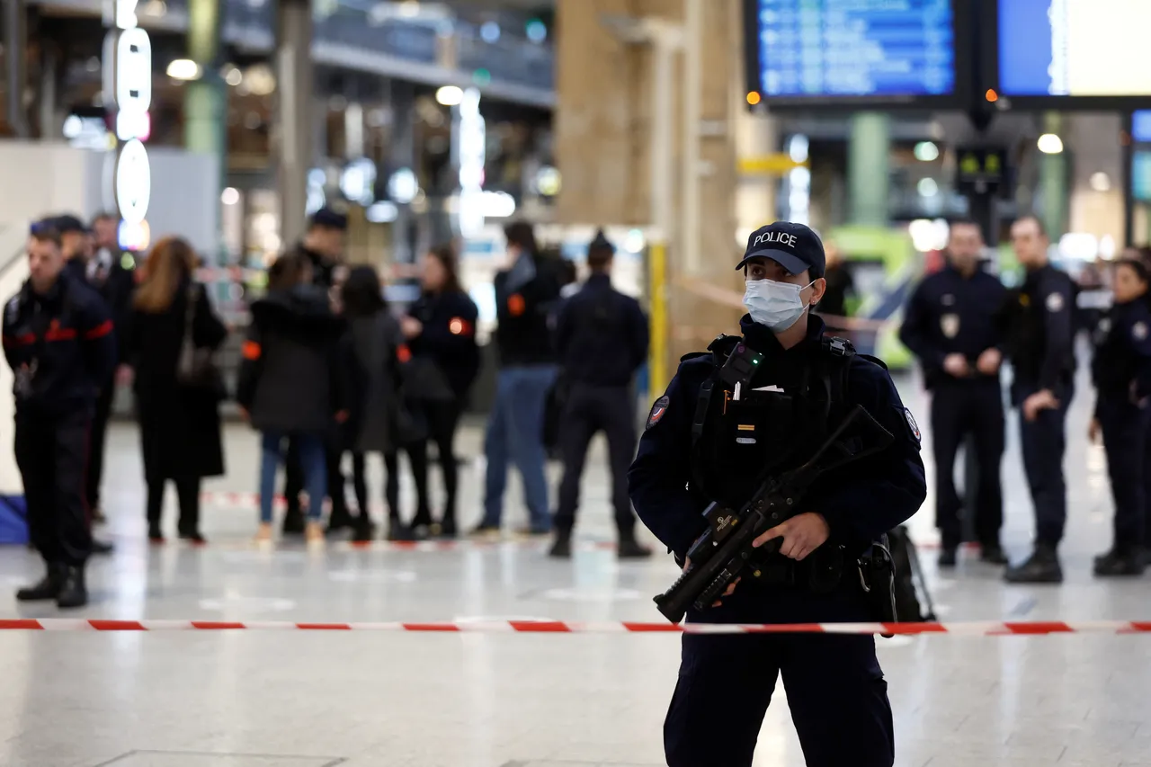 巴黎繁忙车站随机攻击 凶徒挥刀1分钟伤6人