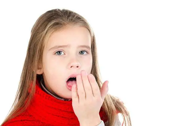 孩子反复咳嗽停不下来，或与3个因素有关，3个方法或能缓解