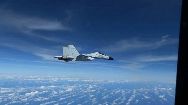 美记者目睹中国战机与美巡逻机南海上空遭遇
