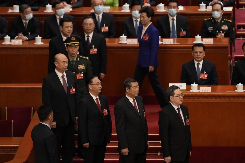 中国全国人大12日通过新任国务院副总理与部会官员提名案，并随即宣誓就职。（美联社）