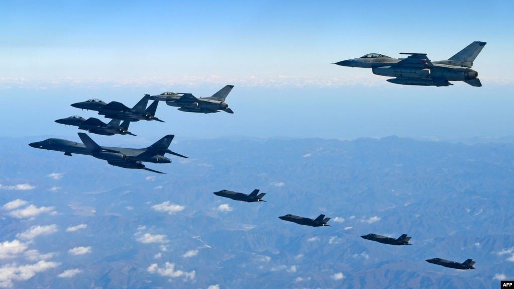 资料照片：美韩飞机进行联合军演。(2017年12月6日)