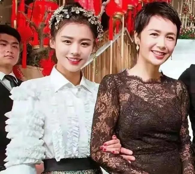 演員蔣雯麗：一家三姐妹，姐姐比她還美