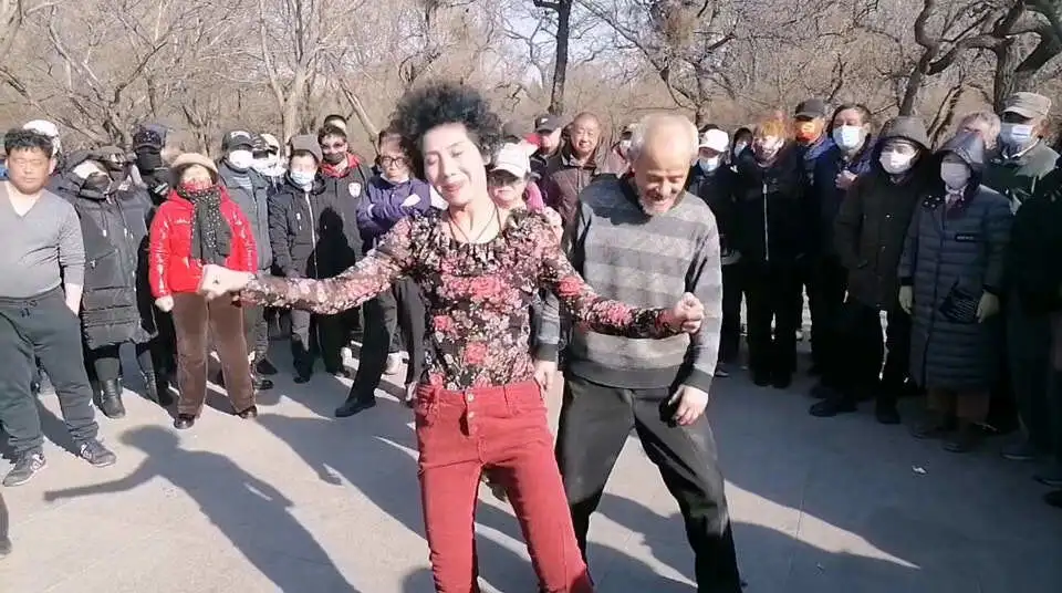 中國的叛逆老人：跳最瘋的舞，蹦最「老」的迪