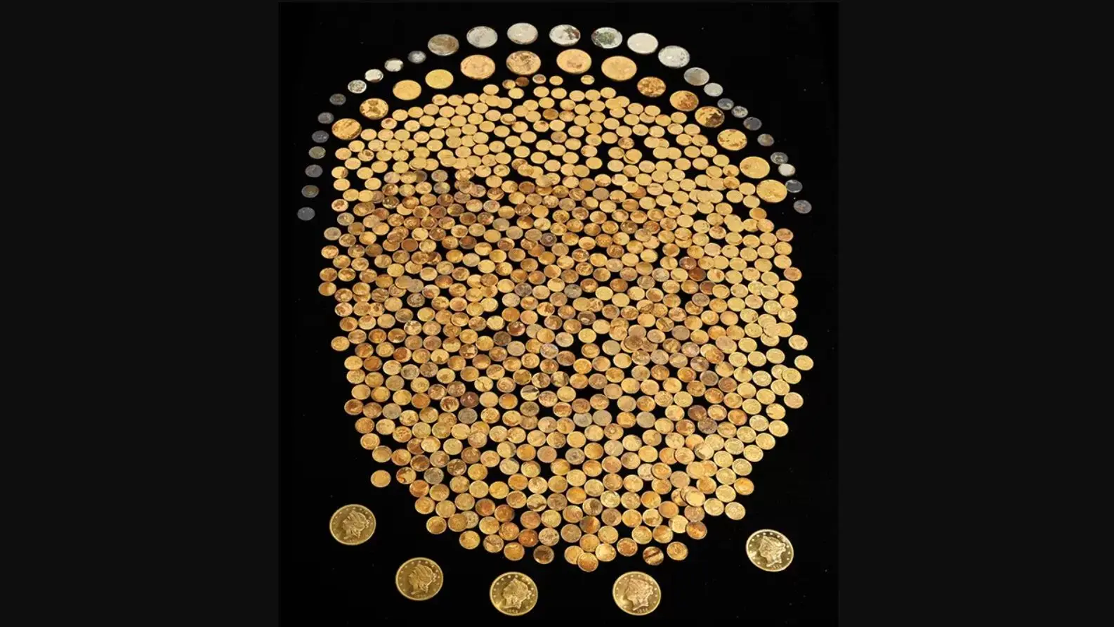农民自家玉米田挖出700枚古金币 价值超百万美元