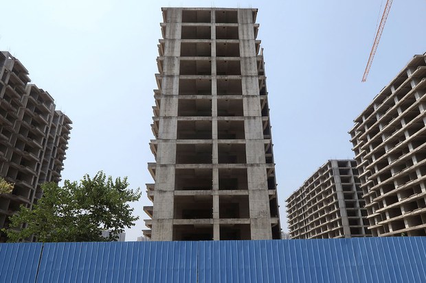 中國新房成交縮水近四成　中央政治局會議憂房地產風險