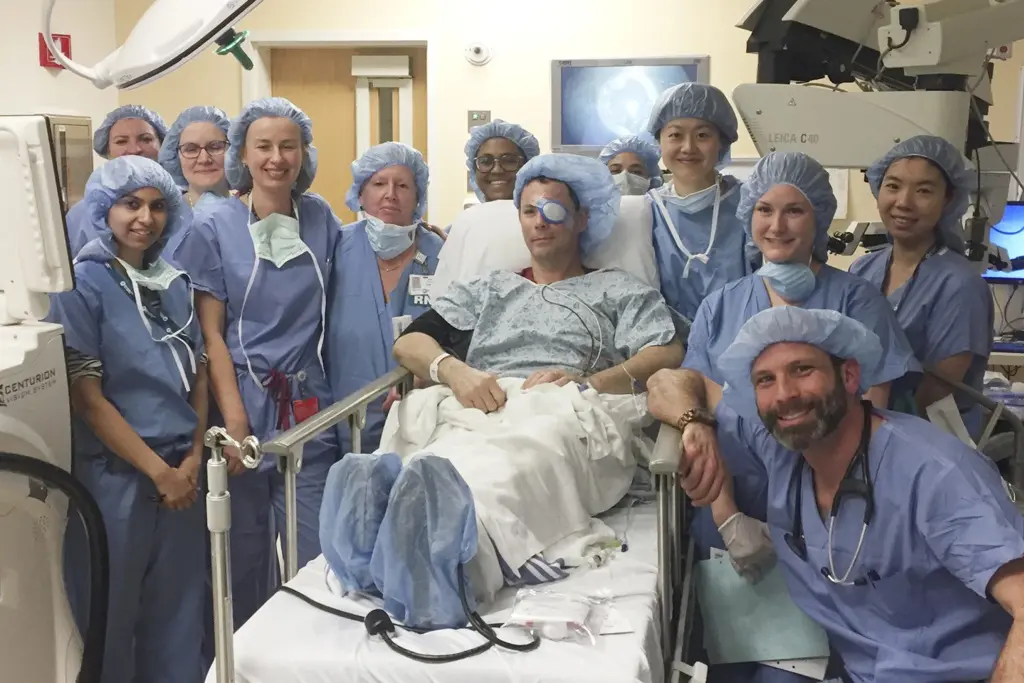 美国完成自体眼角膜干细胞重建 患者受伤5年后重见光明