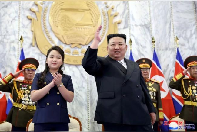 朝鲜建政75周年阅兵式：金正恩携爱女出席