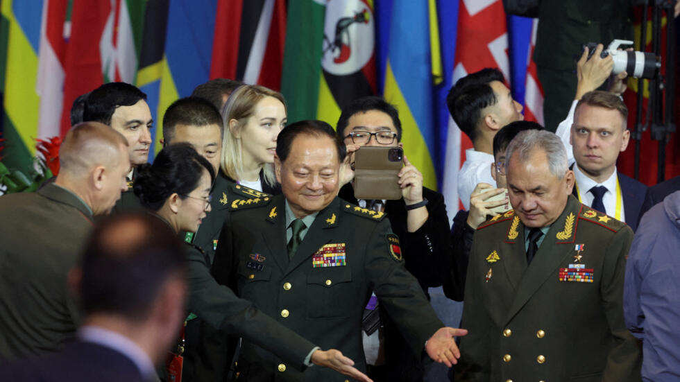 10月30日，中共中央军委副主席张又侠与俄罗斯国防部长绍伊古出席第十届北京香山论坛。