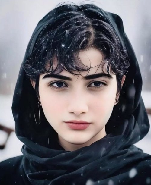 伊朗少女传未戴好头巾与道德警察争执昏迷28日终不治