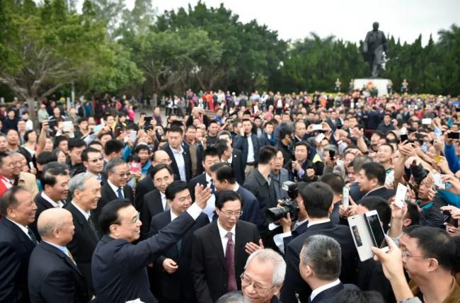 该如何告别中国前总理李克强？外媒给出答案