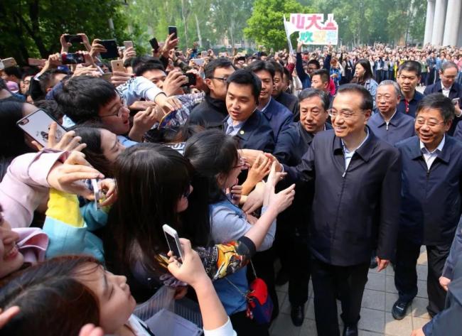 该如何告别中国前总理李克强？外媒给出答案