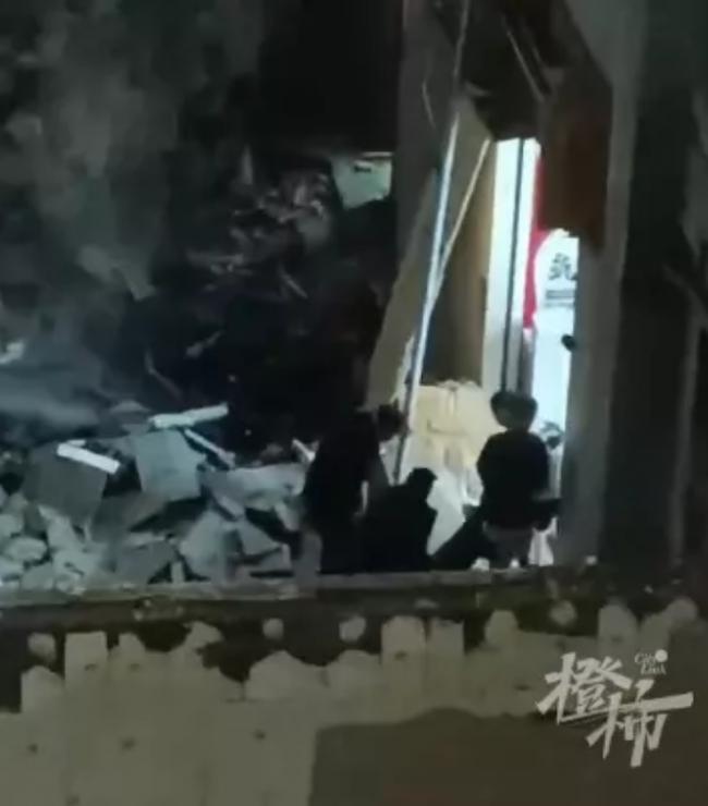黑龙江又有体育馆坍塌，又有孩子被埋