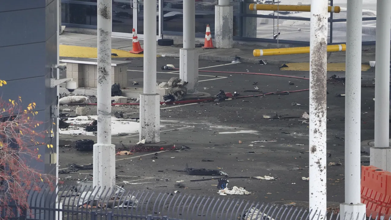 美加边境桥梁惊传车辆爆炸2死1伤 涉恐怖主义攻击
