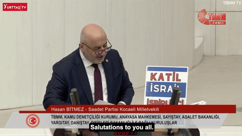 土耳其幸福党议员比特梅兹在国会发言批判以色列后，心脏病发倒地。（截自YouTube）