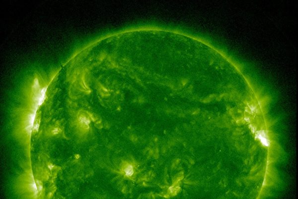 NASA望远镜捕捉到最大太阳耀斑活动