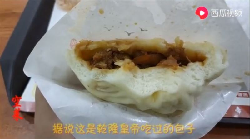 中國福建一間餐飲店，販賣乾隆當年喜愛的包子。（圖／翻攝自西瓜視頻）