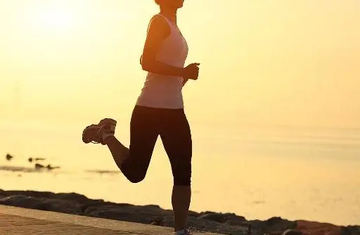 长期跑步的人，要想膝盖不受伤，这4个事项需注意