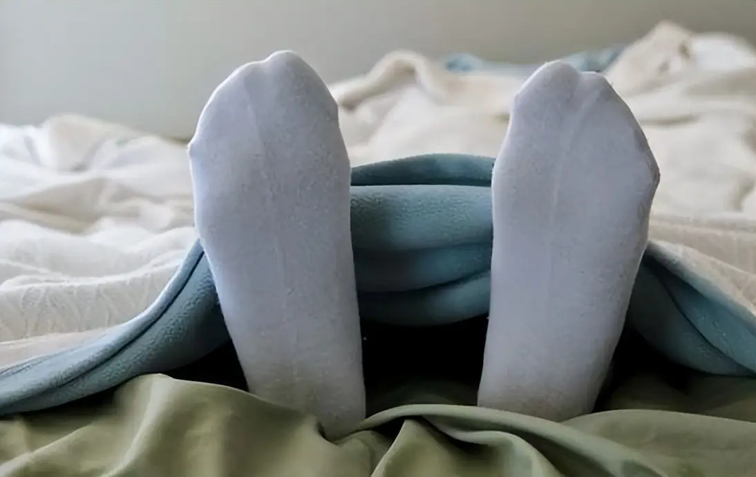 晚上穿袜子睡觉，能够引火下行？这种方式适不适合所有人？