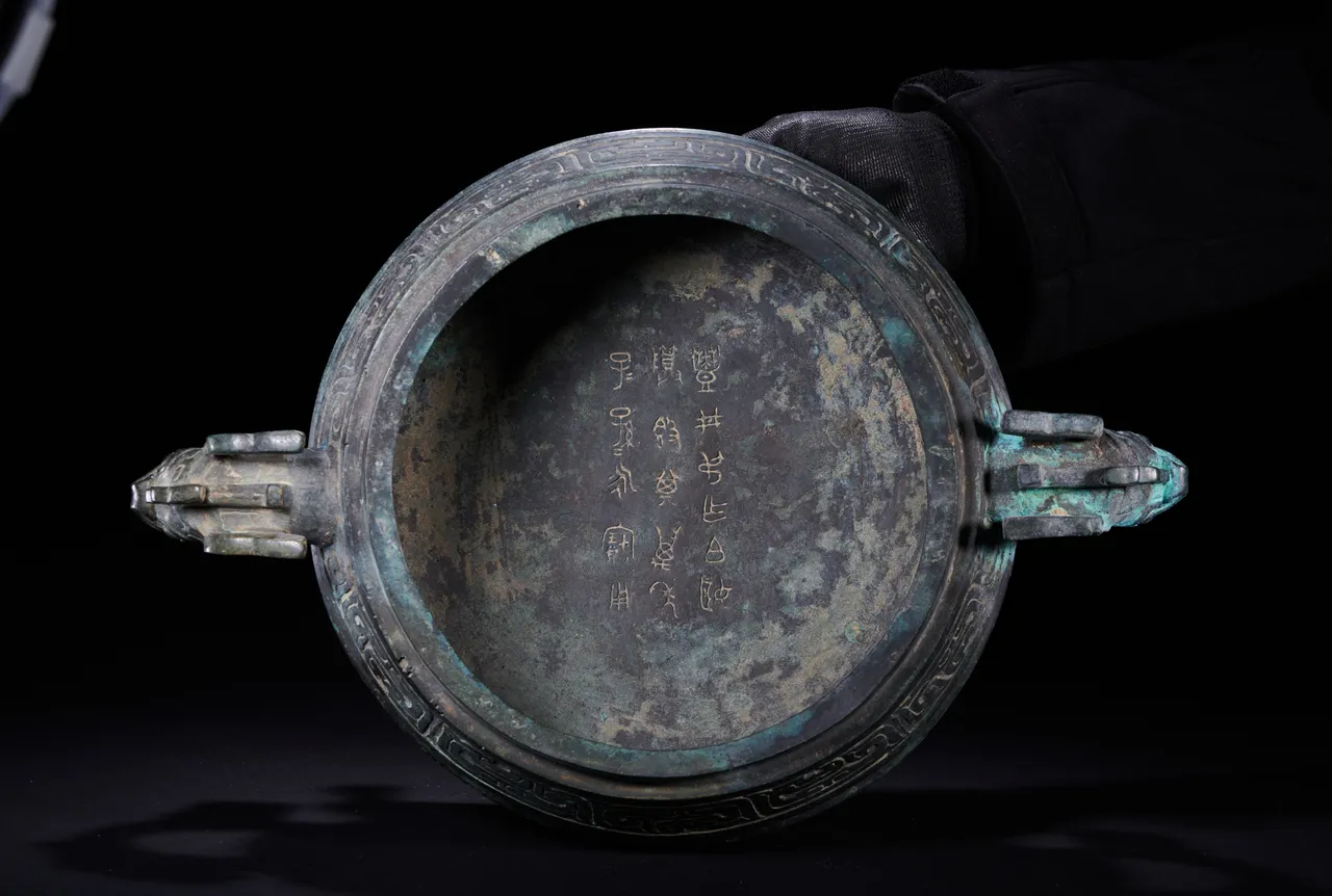 美國男子清理舊物 發現中國2800年前文物